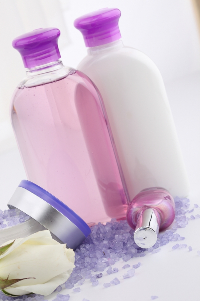 Nail Polish , Shampoo, Gel & Bodylotion (720 ml)