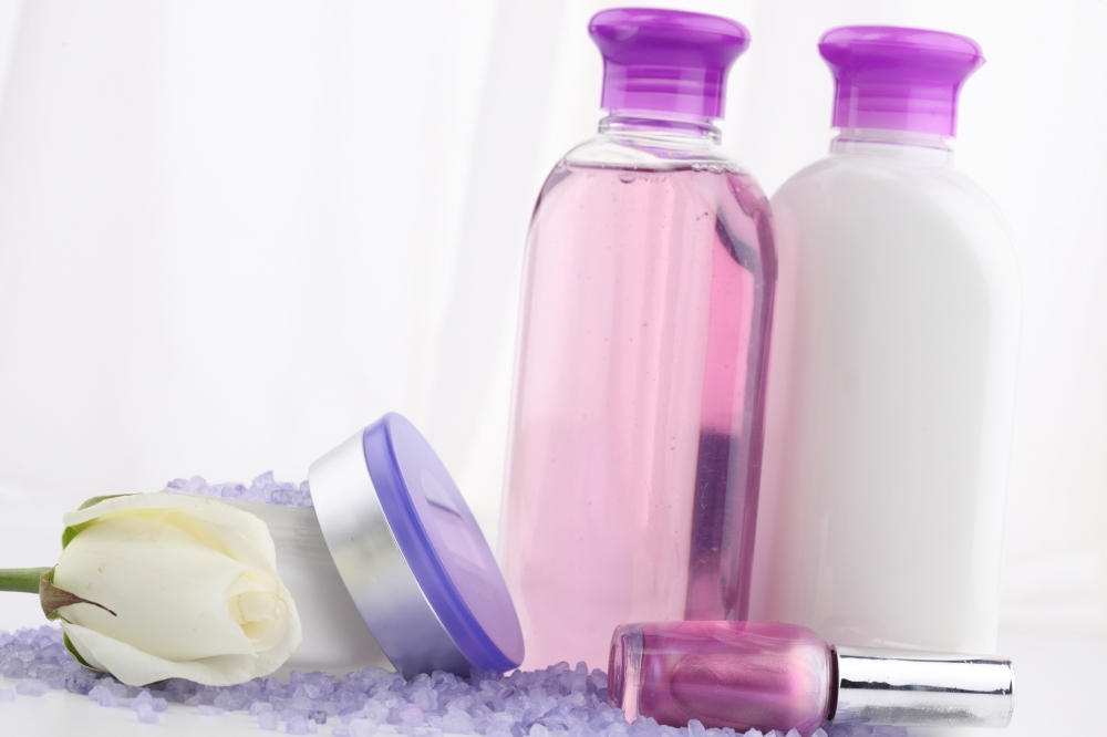 Nail Polish , Shampoo, Gel & Bodylotion (720 ml)